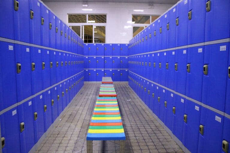 Locker opened while swimming – who pays?