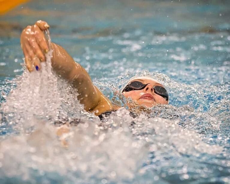 What to Eat at Swim Meets – Nutrition for Swimmers