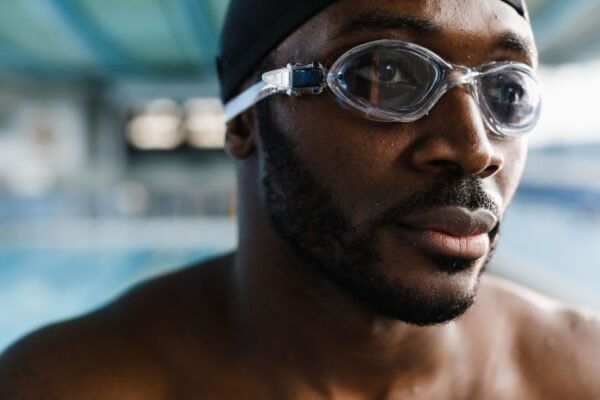 Swimmer wearing goggles that fit a small or narrow face